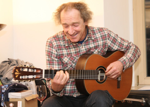 2010 Schaetze dieser Welt Hannes Urdl musiziert
