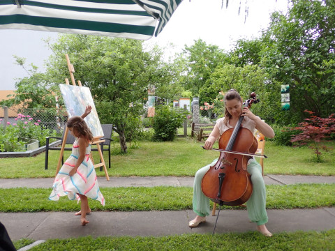 2022 frei fliessen Ala spielt Cello
